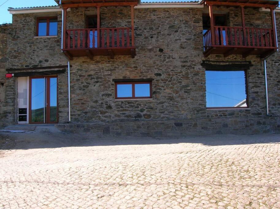 Casa Restaurante O Pites Holiday home Alfaiao